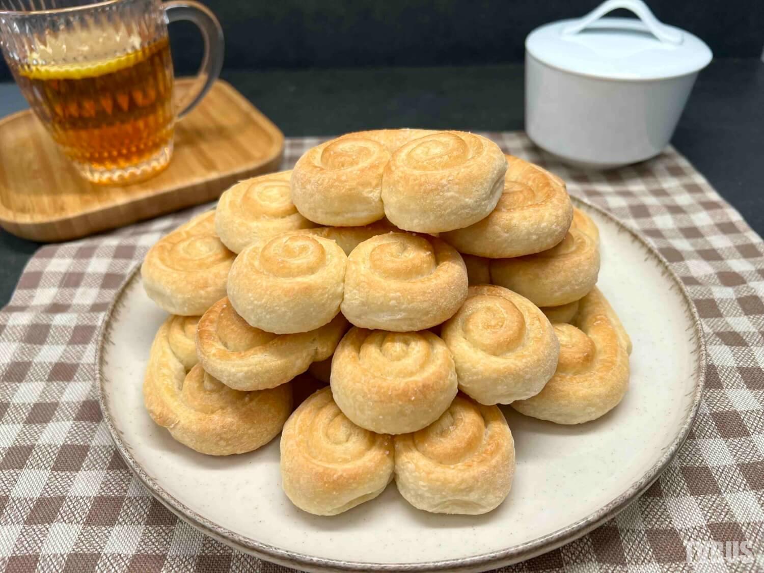 Ушки из слоеного теста